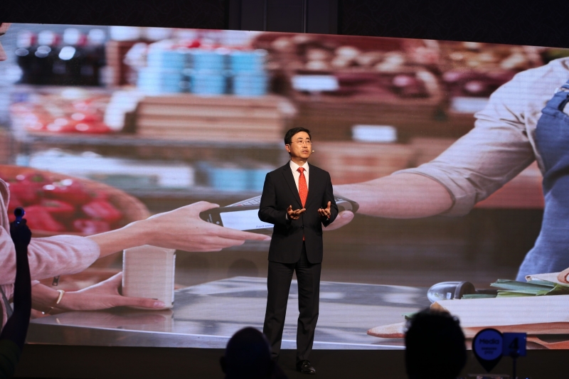 Samsung Gulf's Ismail Yoon during his keynote speech at the Samsung Pay launch