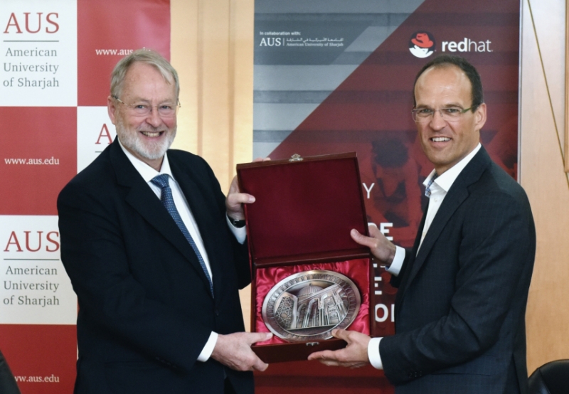 Dr. Björn Kjerfve, Chancellor of AUS (L) with Werner Knoblich, senior vice president and general manager, Red Hat EMEA at the partnership signing ceremony