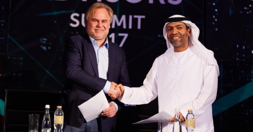 Eugene Kaspersky, Kaspersky Lab, and Khaled Al Melhi, Injazat at the signing of the MoU.