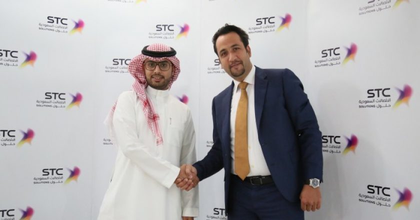 Abdullah Aldhafr, STC Cloud with Mohammed Al-Moneer, A10 Networks at the partnership signing ceremony