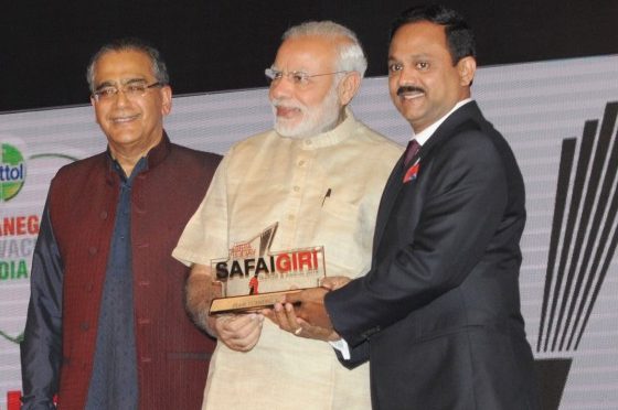 Dr. Siddeek Ahmed, Eram Scientific receiving the award from India's Prime Minister, Shri Narendra Modi