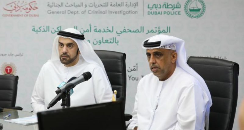 Dubai Police's major general Khalil Ebrahim Al Mansouri and du's Ahmad Bu Rhaima at the launch