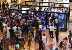 Consumers swarm Samsung's Galaxy Studio in Mall of the Emirates