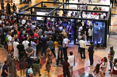 Consumers swarm Samsung's Galaxy Studio in Mall of the Emirates