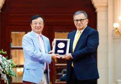 Huawei founder Ren Zhengfei with Dr. Erdal Arikan, the inventor of 5G polar codes