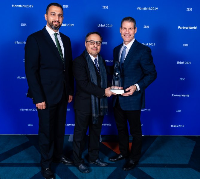 Receiving the award on behalf of SBM is CEO Essam Alshiha (centre) and IBM Systems & Technology Group Sales Manager for SBM, Eyad Al Habbash (left)