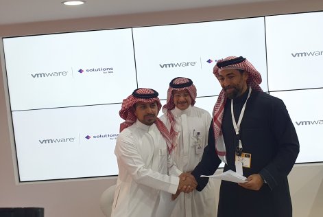 (L) Fahad AlHajeri, VP of Digital Solutions, solutions by stc, and Saif Mashat, country director, KSA, VMware (R)
